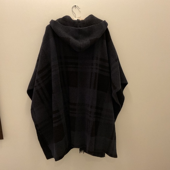 Barefoot Dreams Cosy-Chic Poncho Style Sweater/Coat - Picture 4 of 7